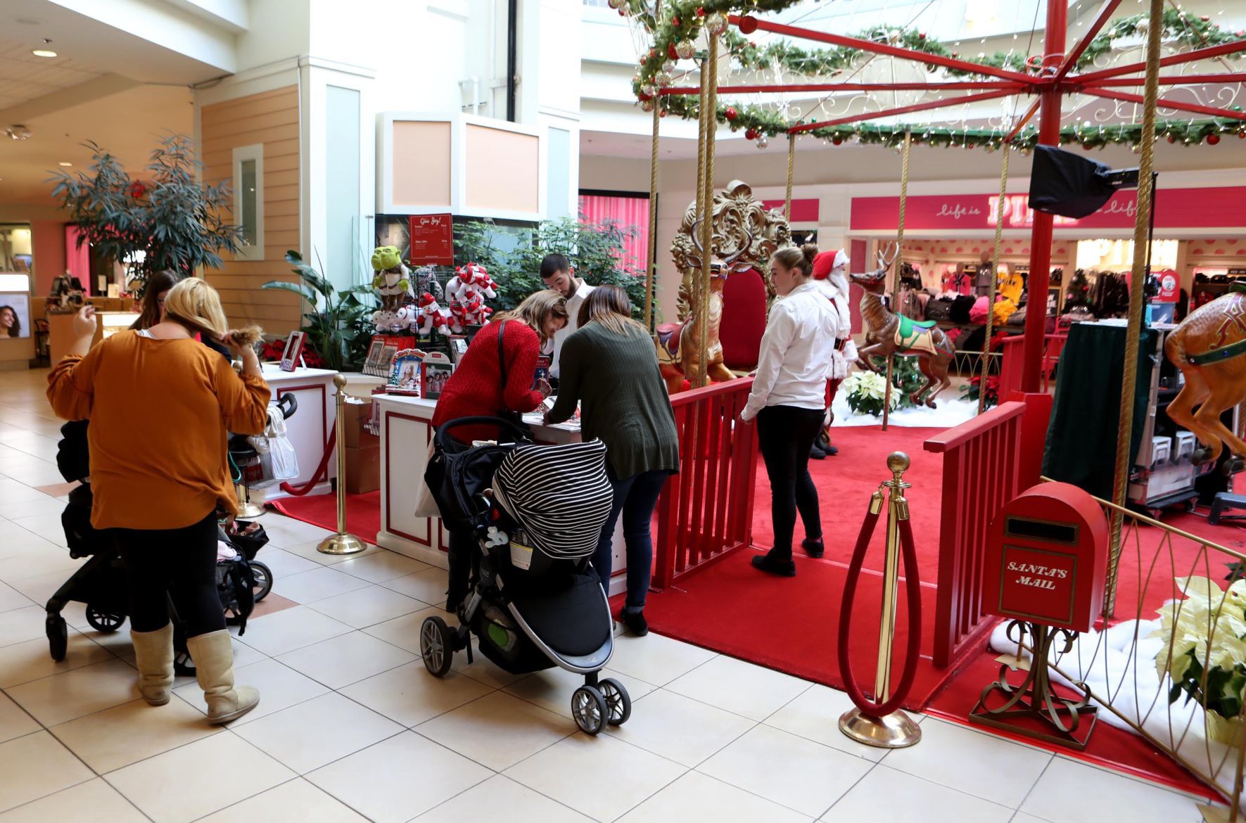 121218_nws_santa